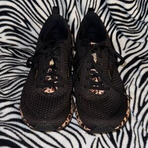 Brooks Stylish Black and Leopard
WOMEN'S BROOKS REVEL 5